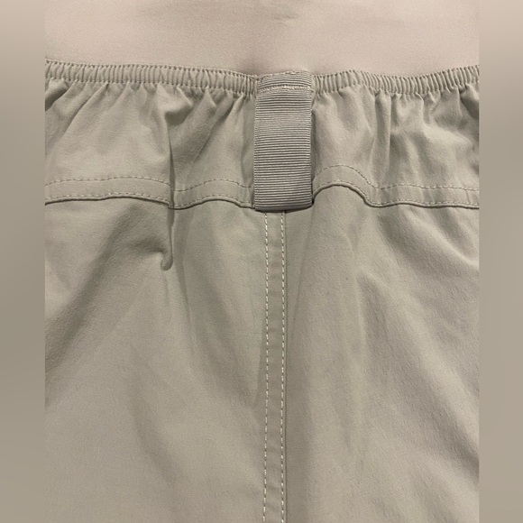Lululemon Multi-Pocket Cargo High-Rise Hiking Short 5" size 4 - Picture 9 of 15